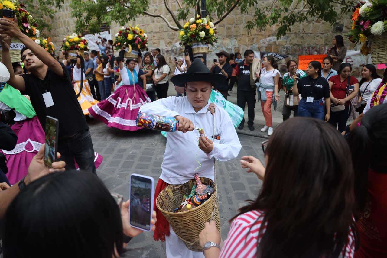 Oaxaca suma más de 33 mil personas en los tradicionales Convites de la Guelaguetza 2026
