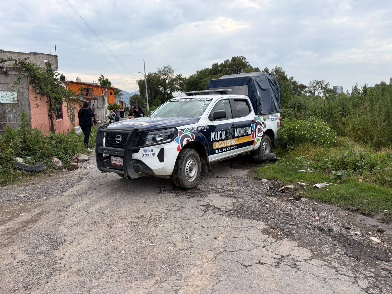 Movilización policiaca tras hallazgo de cuerpo en Santo Tomás Chiconautla